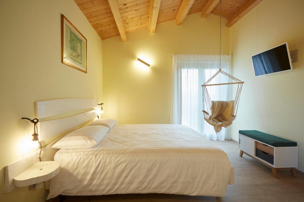 Agriturismo Nido Delle Rondini Macerata Exterior photo